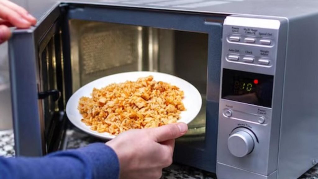 Alimente pe care NU trebuie să le reîncălzești. Pot deveni periculoase