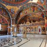 Hoții care au spart Mănăstirea Pantocrator, lăsați liberi. Deși au făcut pușcărie în alte țări, pentru România nu sunt un pericol