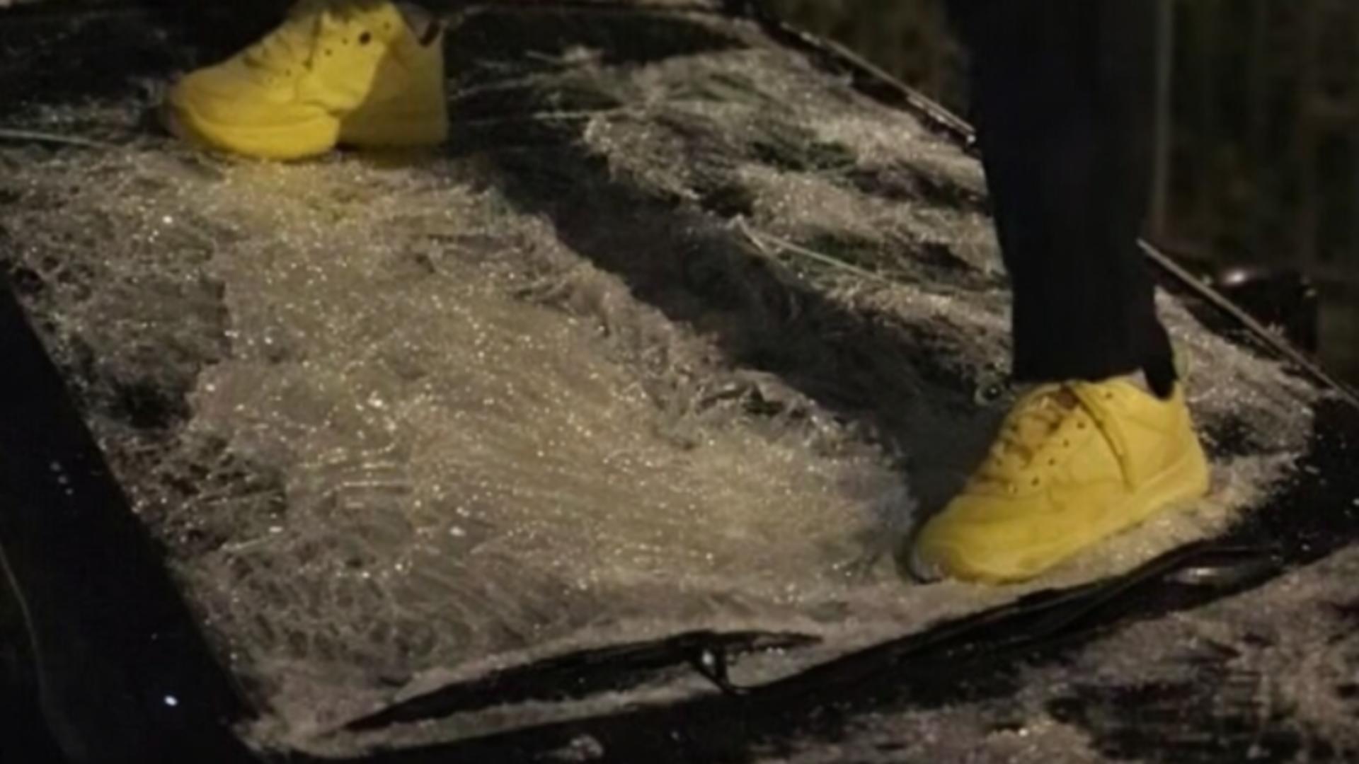 Mașini vandalizate în Drobeta-Turnu Severin, după o provocare pe TikTok. Autorul a fost identificat – VIDEO