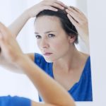 De ce apare mătreața și cum o tratezi natural. Sfaturi de la specialiști