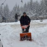 Rezistul de la Apărare s-a filmat în timp ce dădea la zăpadă. Internauții l-au apostrofat: „Norocosul are casa la Rânca”