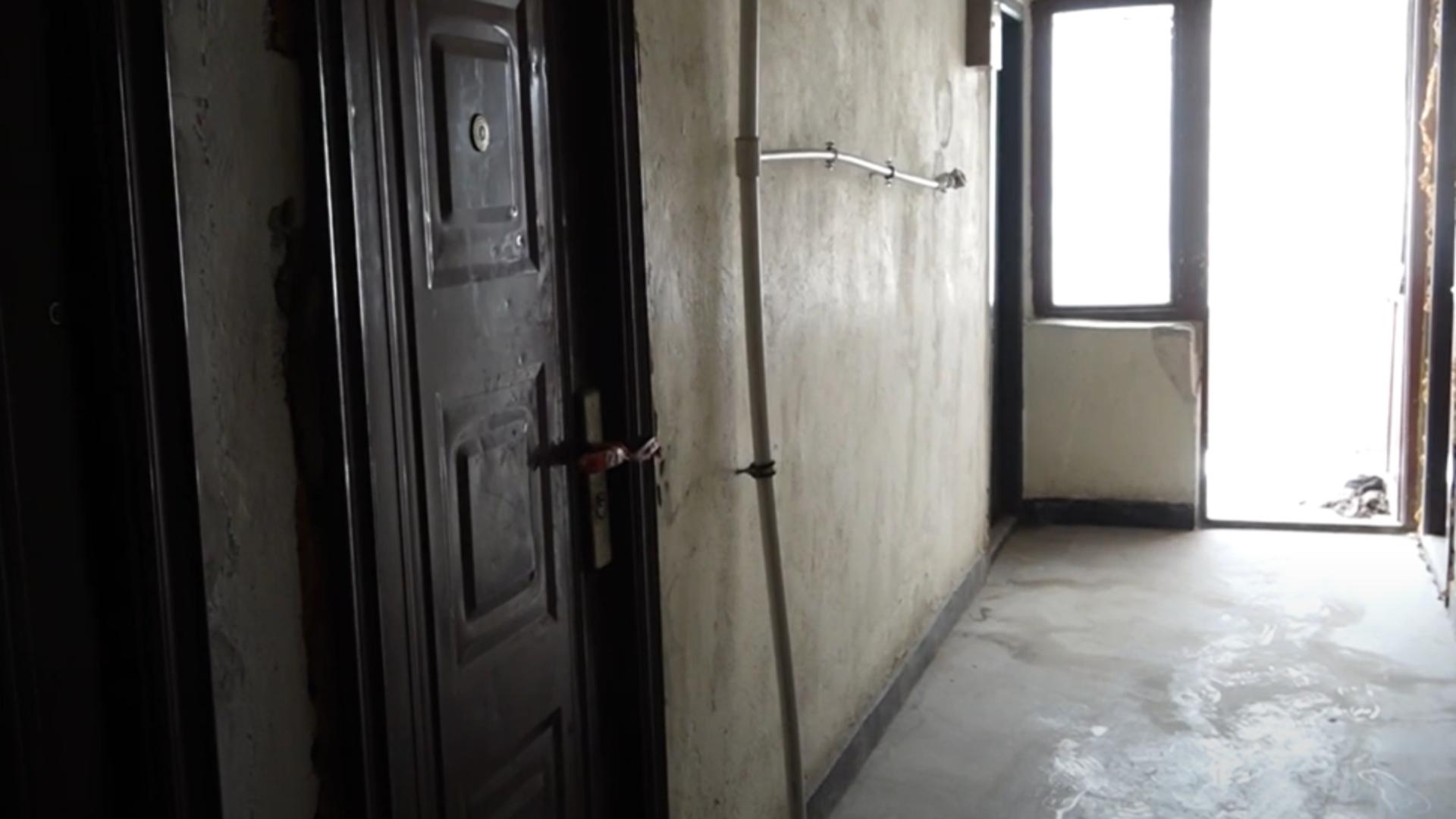 Gerul a mai făcut o victimă. Bătrân din Câmpulung Muscel, găsit mort în apartamentul său înghețat.