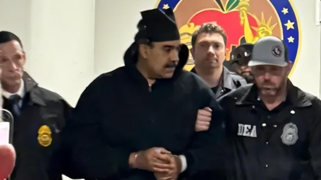 Maduro, în șlapi și cătușe într-o închisoare din New York. Gestul halucinant făcut de dictator în fața agenților care l-au arestat – VIDEO