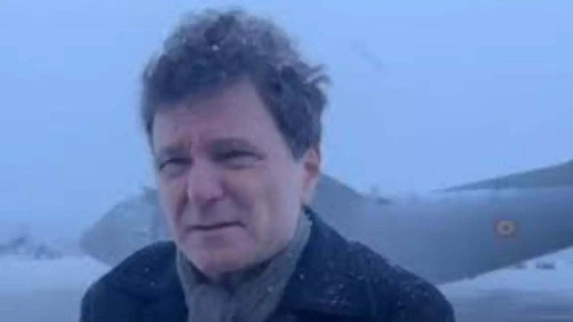 Avionul lui Nicușor Dan va decola în sfârșit de la Paris, după două amânări din cauza vremii. Cine se află în aeronava militară care îl aduce acasă