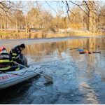Misiune contracronometru în municipiul Craiova. Un copil de cinci ani a căzut în lacul înghețat din parcul Romanescu