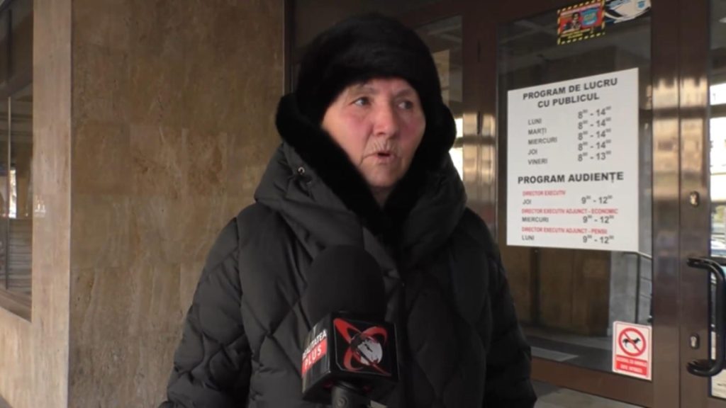 Pensia pe card creează teamă în rândul bătrânilor. „La noi în sat nu există bancomat”. Realitatea de la sate, ignorată de autorități. VIDEO