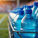 Se schimbă sticlele PET. După capacul nedetașabil, UE impune acum o nouă regulă