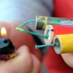 Trei persoane au fost rănite la Buzău. Un tânăr de 25 de ani, în stare gravă după explozia unei petarde