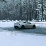 Amenzi usturătoare pentru șoferii care fac drifturi pe zăpadă. Vor rămâne și fără permis de conducere