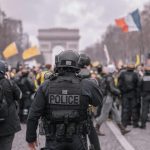 A fost haos in Paris, în noaptea de Revelion. Peste 1.000 de vehicule incendiate și peste 500 de persoane reținute