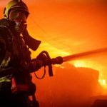 O casă a ars în totalitate în noaptea de Revelion, în județul Suceava. Pompierii au intervenit pentru stingerea a două mari incendii din județ