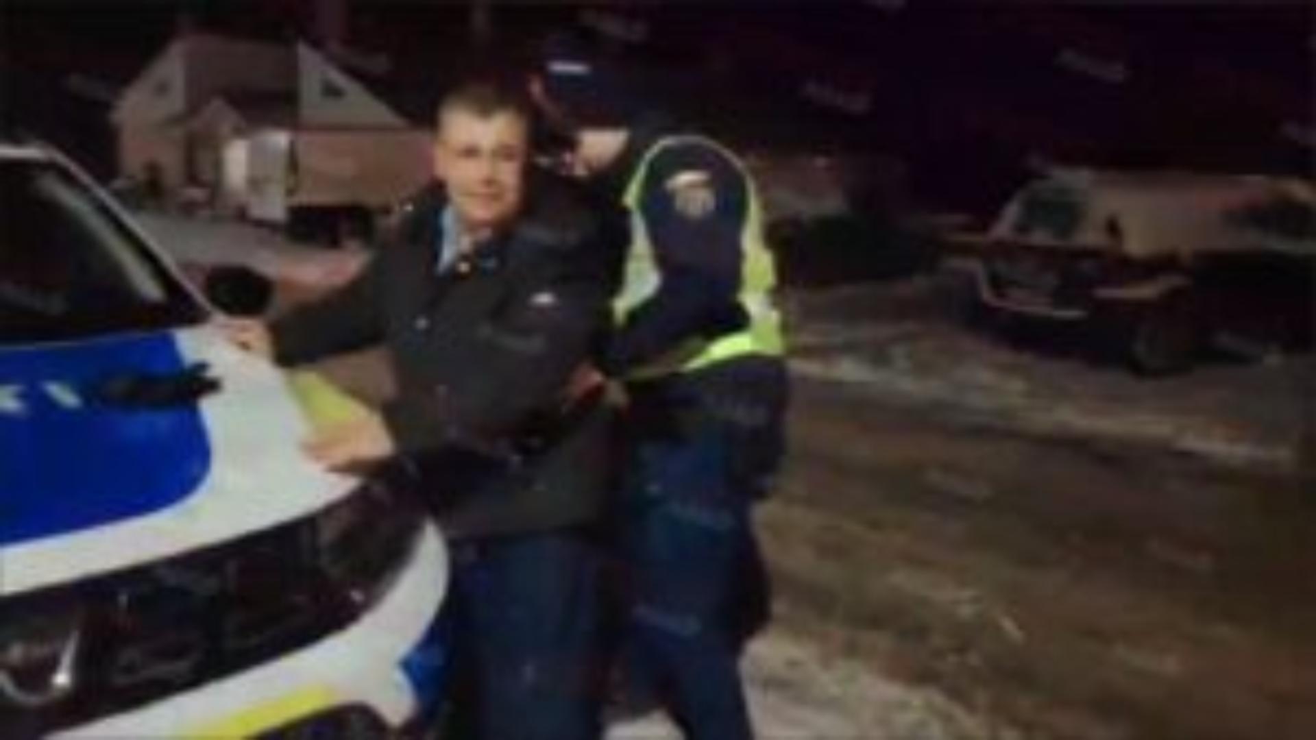 Un primar din Vaslui, reținut de Poliție, după ce a fost prins băut la volan. Edilul a intrat cu mașina într-un șanț – VIDEO