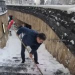 8.000 de oameni fără curent, iar primarul se pozează cu lopata