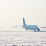 Trafic aerian în condiții de iarnă pe aeroporturile din București, fără perturbări. Anunțul CNAB