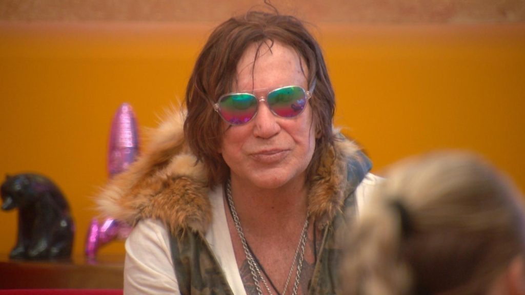 O legendă a Hollywoodului riscă să rămână pe drumuri. Odinioară idolul femeilor, acum se confruntă cu restanțe și notificări de evacuare