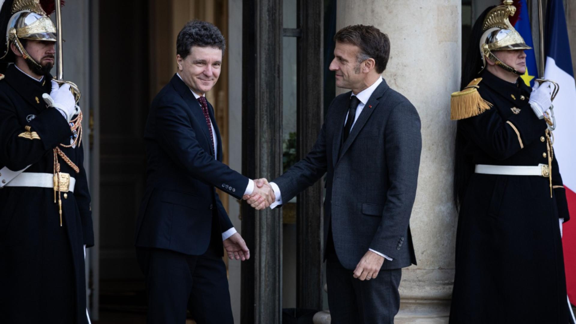 Președintele Nicușor Dan pleacă la Paris: ce probleme lasă în țară