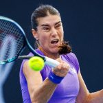 Sorana Cîrstea avansează la Brisbane, după victoria spectaculoasă în fața Jelenei Ostapenko. Urmează duelul de foc în optimi cu liderul mondial, Aryna Sabalenka