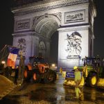 Proteste masive ale agricultorilor în Franța: zeci de tractoare sunt în centrul Parisului. Guvernul amenință: Este ilegal, așa ceva nu poate continua – VIDEO/LIVE TEXT