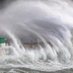 Franța, lovită crunt de furtuna Goretti: sute de mii de gospodării fără electricitate. Vânt de peste 200 km/h