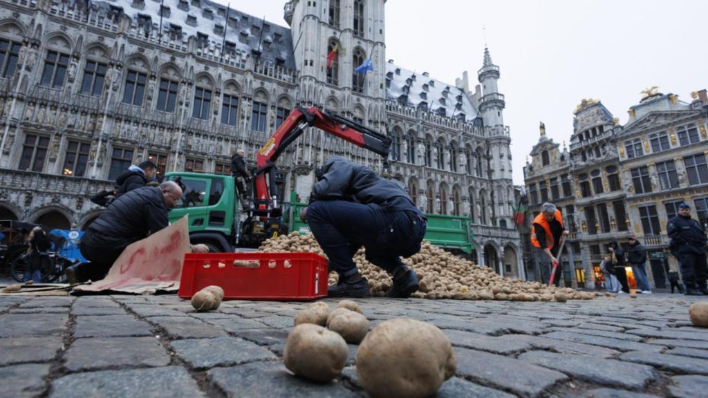 Protest masiv la Bruxelles, împotriva acordului UE-Mercosur. 200 de fermieri români participă la manifestare