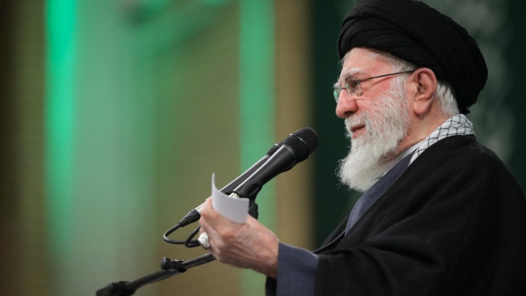 Ayatollahul Ali Khamenei dă vina pe Trump pentru revoltele din Iran. ”A fost un complot american”