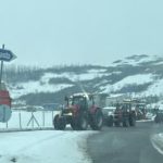 Proteste ale fermierilor în toată țara. Oamenii au ieșit în stradă cu utilajele, nemulțumiți de măsurile guvernlui Bolojan și acordul Mercosur – VIDEO