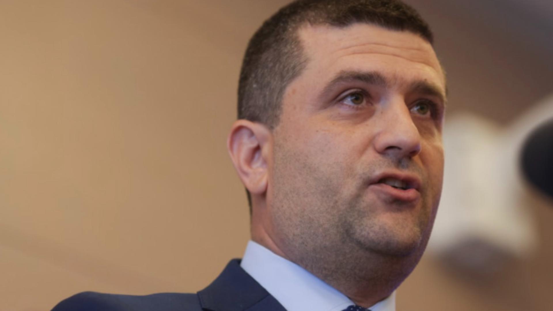 Ministrul rezist de la Apărare, vizat de o moțiune simplă. Radu Miruță, acuzat că face declarații iresponsabile