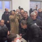 Scandal monstru într-o primărie din județul Suceava. Cetățenii cer socoteală edilului pentru scumpirile anunțate de la 1 ianuarie VIDEO