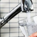 Alertă sanitară în Prahova: apă contaminată cu arsen în mai multe localități! Autoritățile au interzis consumul