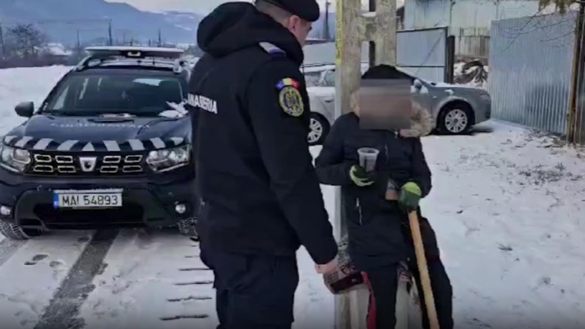 Bărbat salvat în ultima clipă. Gerul îi putea fi fatal