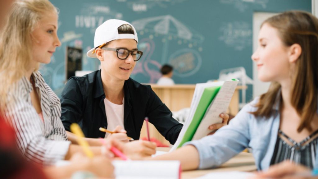 Ce burse mai oferă Ministerul Educației pentru elevi și studenți în 2026. Regulile și cuantumurile prevăzute de instituție