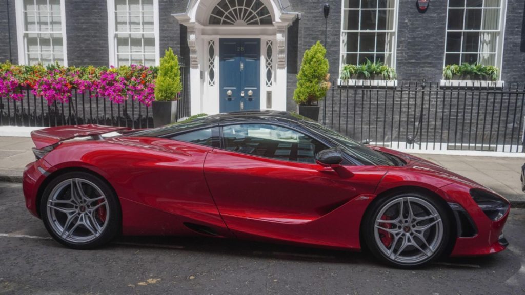 Cum fentează „bombardierii” plata taxelor la bolizii de lux. Ministrul Devoltării explică