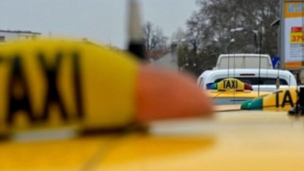 Un ploieștean a fost amendat, după ce a sunat la 112 să reclame că taximetristul era beat. Motivul invocat de Poliție