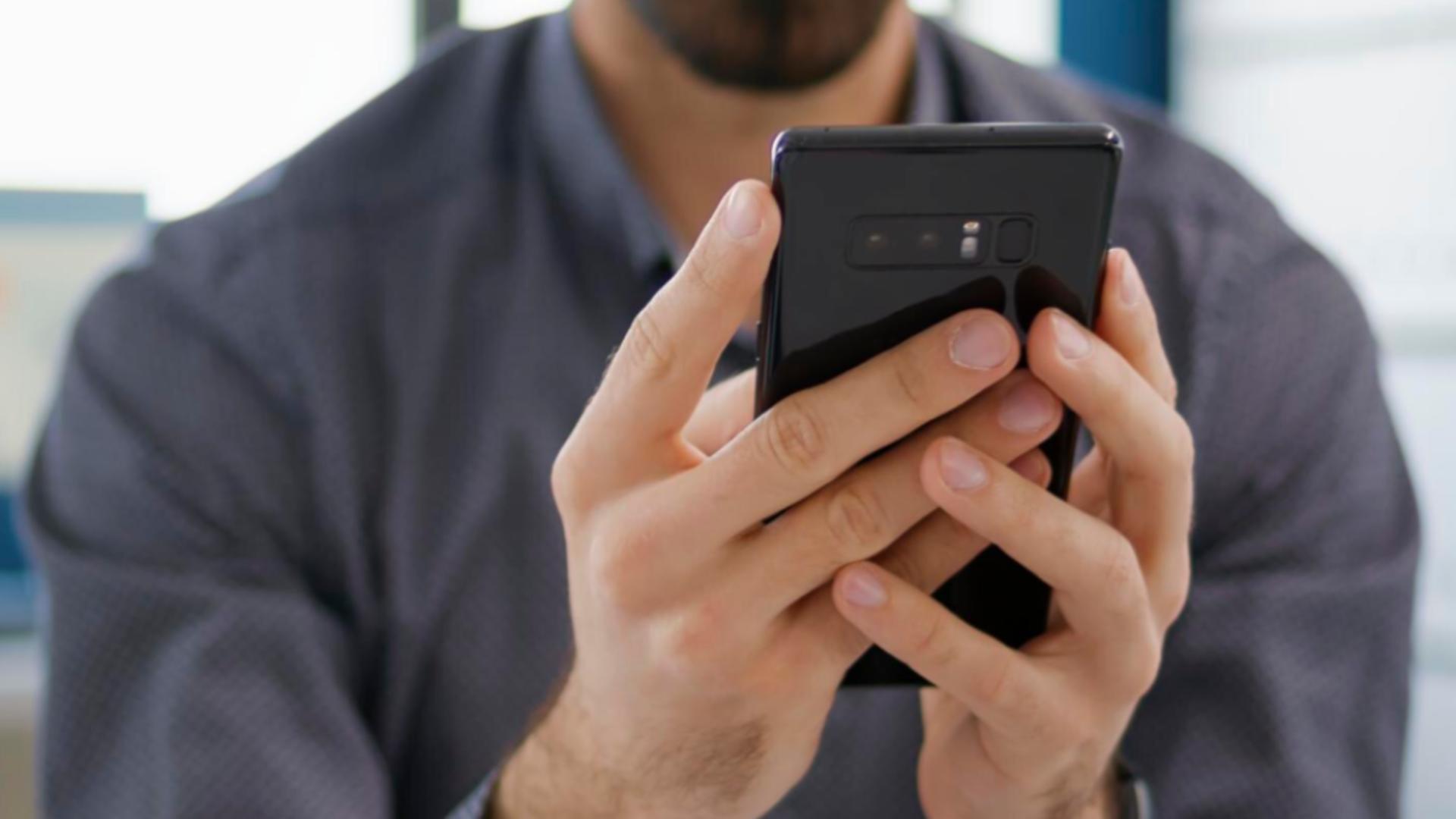 Scandal într-o țară europeana, după ce autoritățile au primit undă verde pentru confiscarea telefoanelor la graniță. „Un nou atac asupra drepturilor omului”