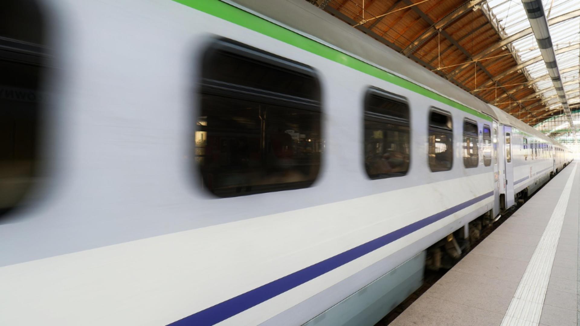 Uluitor: trenurile CFR pe Periş-Buftea au înregistrat întârzieri totale de peste 6.500 de minute! Cum explică CFR situația