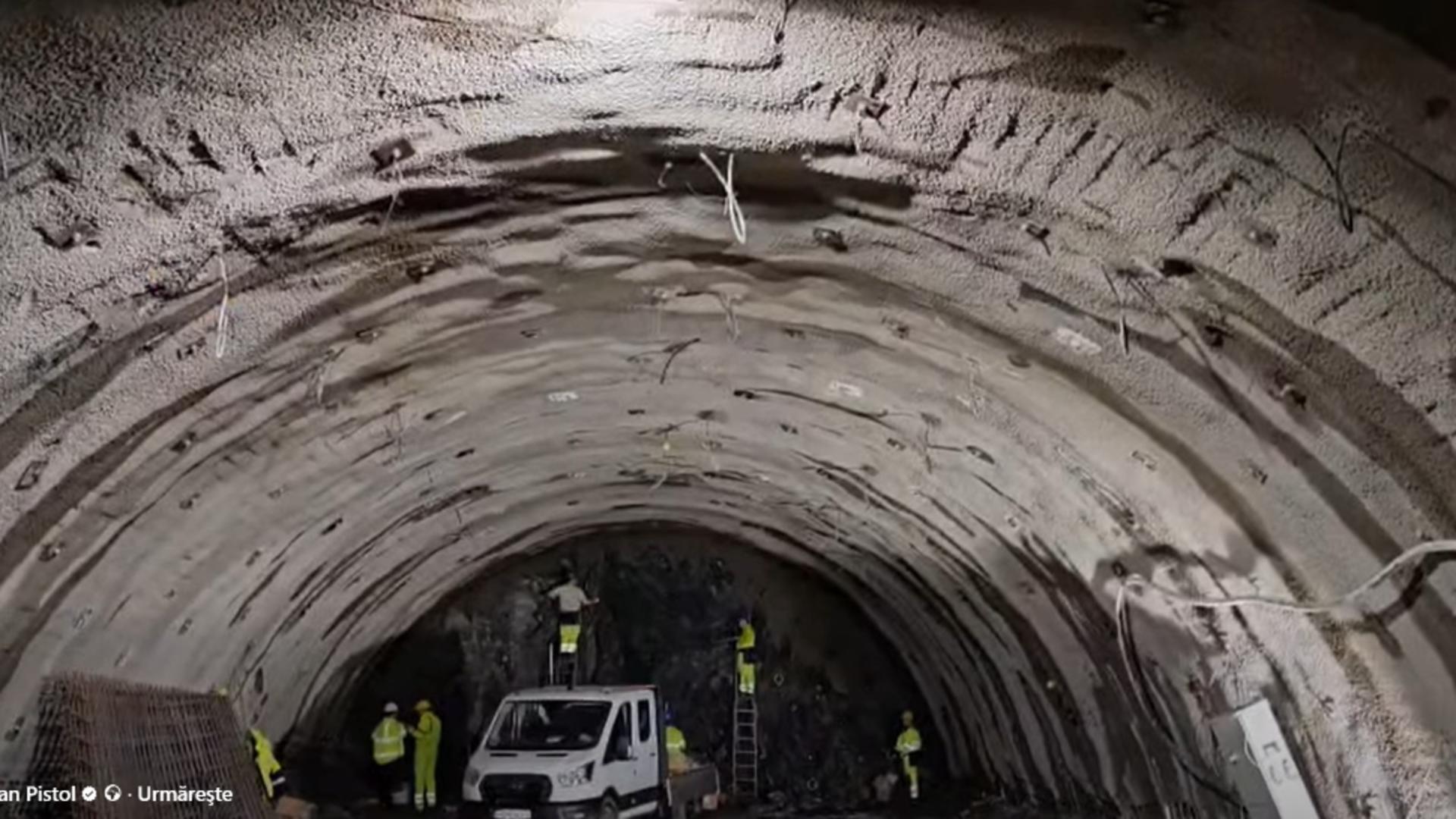 Imagini spectaculoase. Cum este dinamitată stânca pentru construcția unui tunel pe A1 | VIDEO