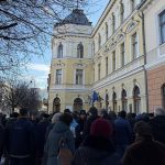 Revoltă din cauza taxelor în țară. Proteste la primărie