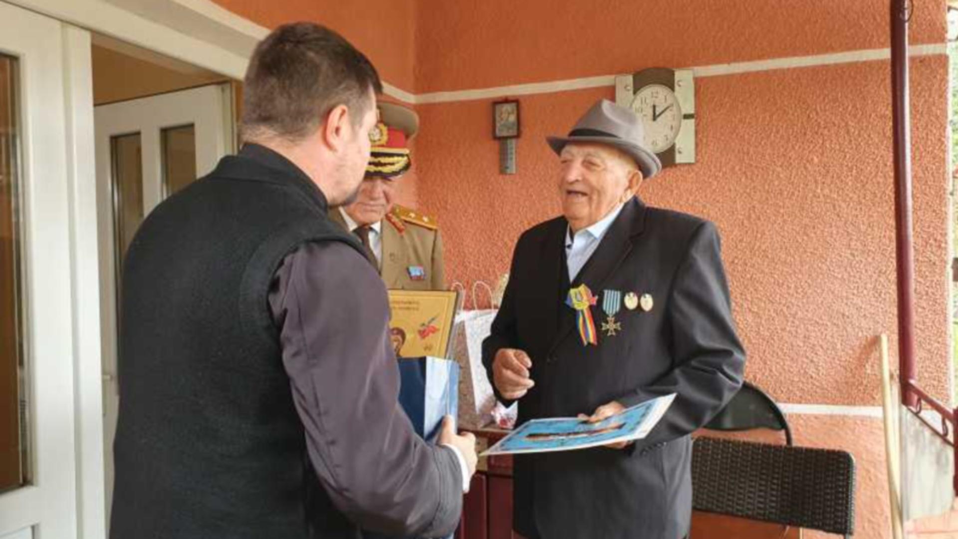 Petrea Vasile, ultimul veterean de război din Sânpetru de Câmpie, a murit la vârsta de 102 ani. ”Dumnezeu să îi facă parte de odihna cea veșnică!”