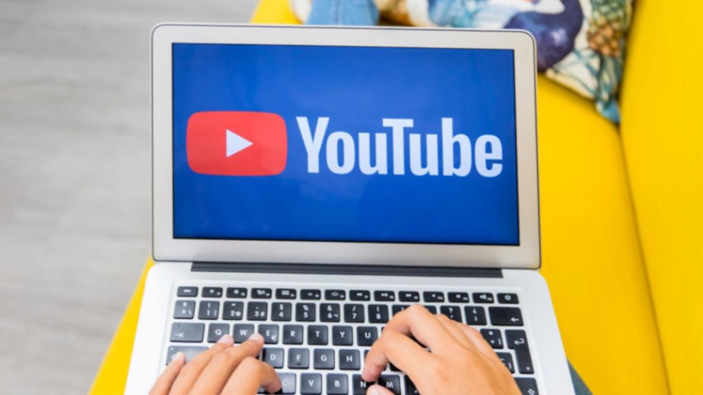 A câștigat un milion de dolari cu un videoclip banal pe YouTube. Înregistrarea a bifat peste 157 milioane de vizualizări