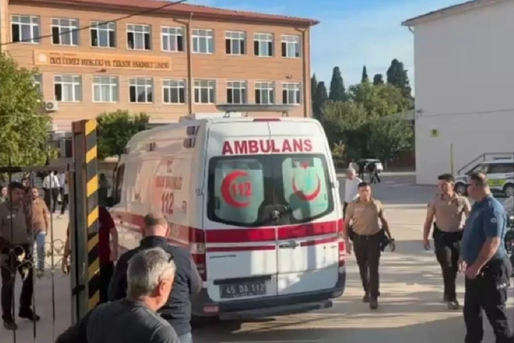 Atac armat în fața unui liceu din Turcia: mai mulți elevi au fost răniți. Suspectul a fost prins