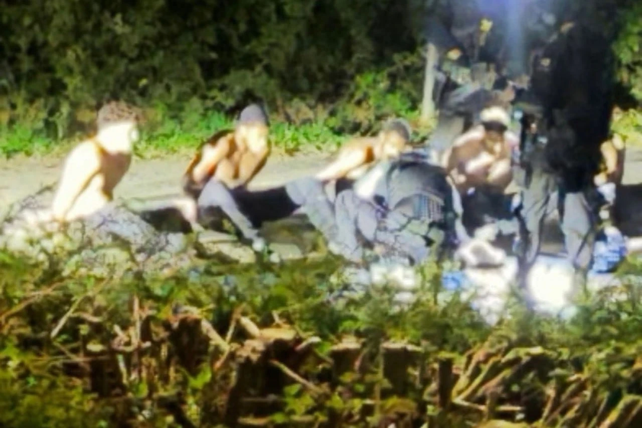 Alertă majoră la baza RAF Fairford, folosită de SUA. Cinci bărbați, arestați pentru suspiciuni de terorism și infracțiuni cu explozibili – VIDEO