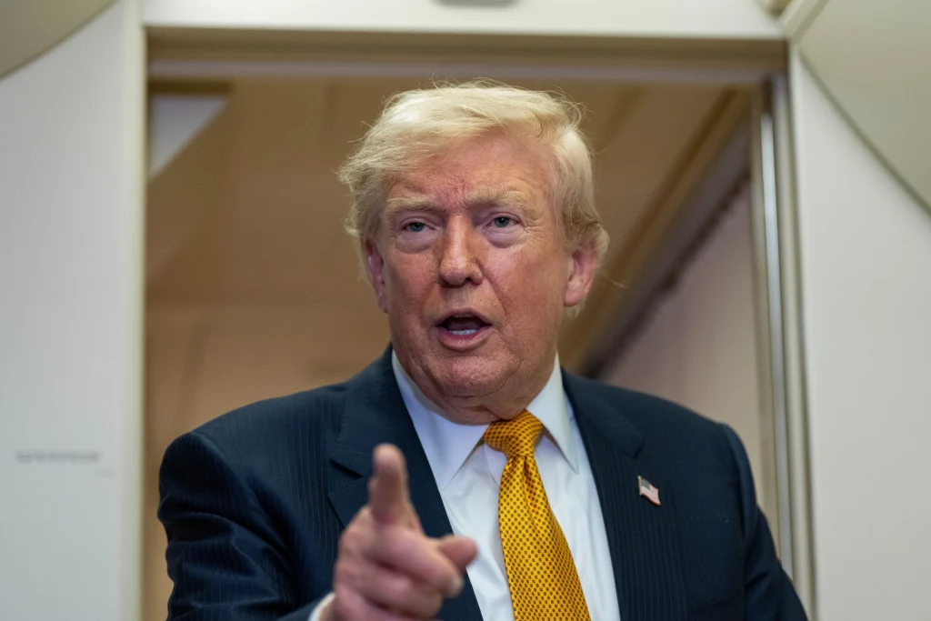 Trump schimbă numele inteligenței artificiale în SUA: ce termen va apărea de acum în documentele oficiale