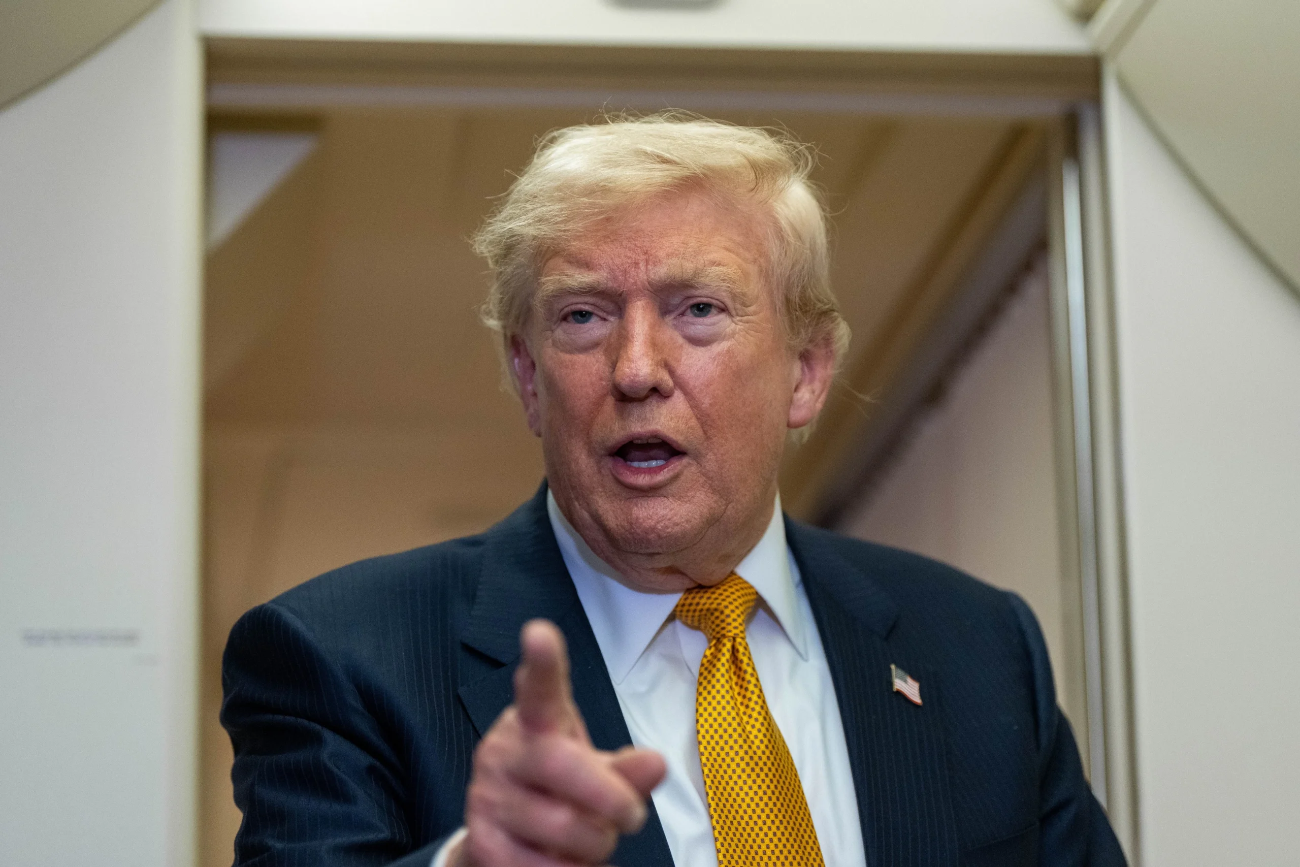 Trump schimbă numele inteligenței artificiale în SUA: ce termen va apărea de acum în documentele oficiale