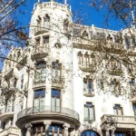 Turist de 23 de ani, înjunghiat în gât într-un hotel de cinci stele din Barcelona. Trei atacatori sunt căutați