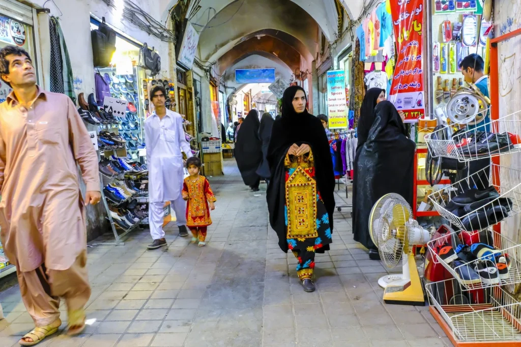 Femeile fără hijab, catalogate drept „anomalii sociale” în Iran. Autoritățile cer măsuri dure