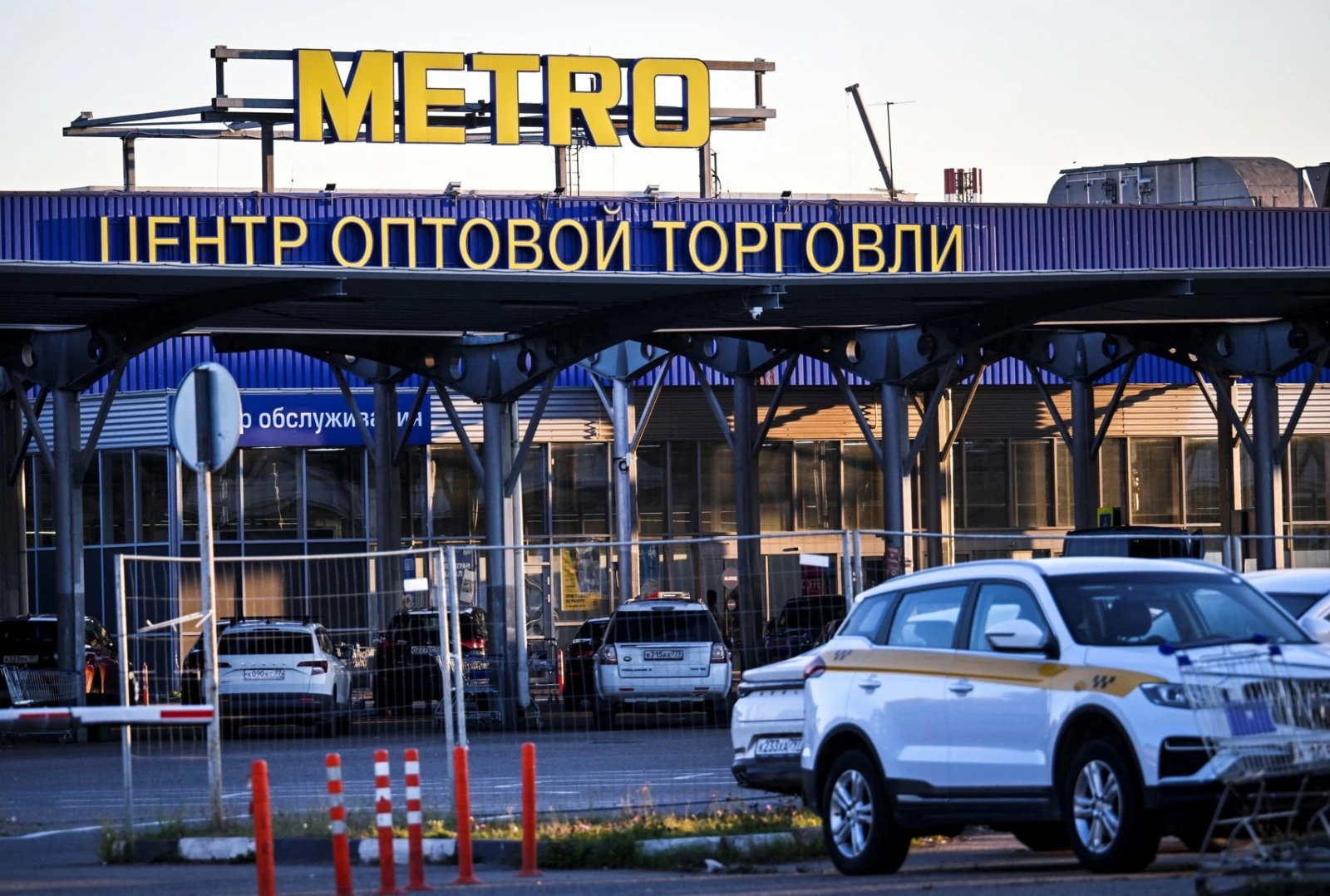 Rusia preia temporar activele Metro. Grupul german pierde controlul afacerii locale