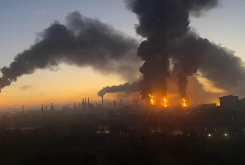 Ucraina a atacat Rusia cu aproape 600 de drone. Rafinării și instalații industriale, printre țintele vizate