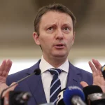 TAROM, spre privatizare. Programul lui Siegfried Mureșan prevede și listarea la bursă a unor pachete din Aeroportul Otopeni și Portul Constanța