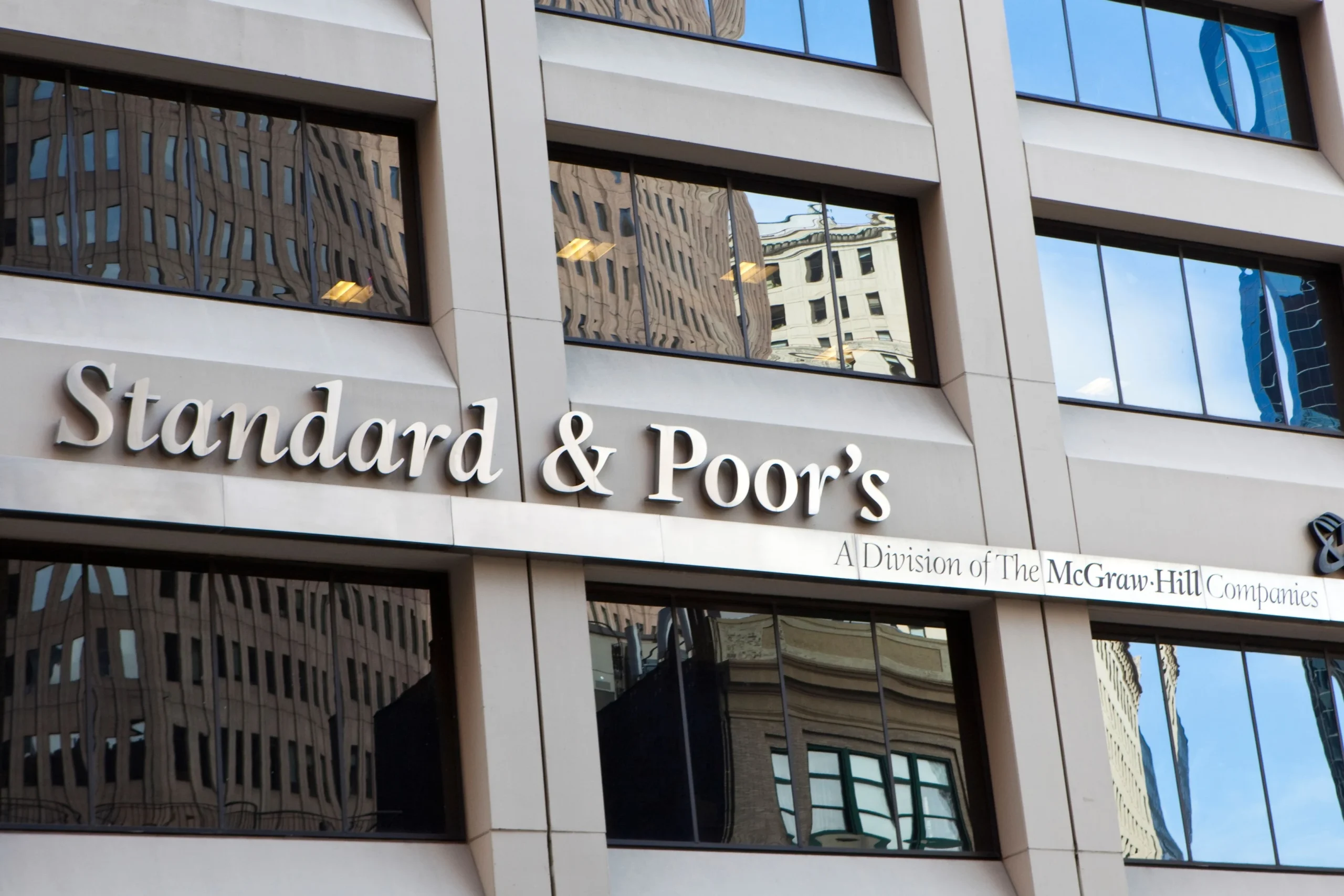 Ratingul României, decis pe 2 octombrie: ce se întâmplă cu Guvernul Mureșan înainte de verdictul S&P