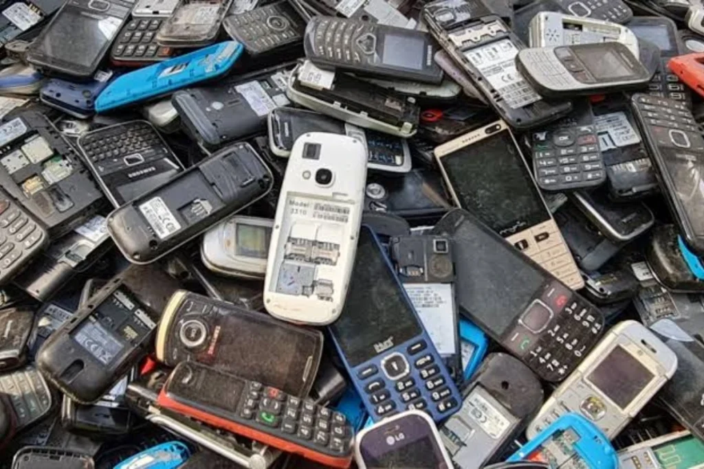 Telefoanele vechi pot valora mai mult decât crezi. De ce au crescut prețurile dispozitivelor uzate